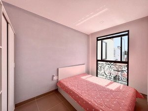 1pn 1pk sắp trống siêu thoáng khí full nội thất gần hutech khu u, hàng xanh