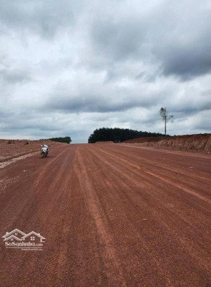 đất mặt tiền xuyên tâm 32m, ngay kcn đông nam đồng phú, rộng 4200ha giá 550tr shr