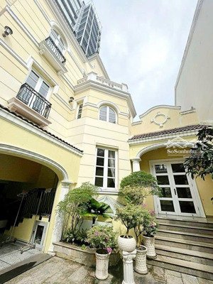 biệt thự cổ - đường phùng khắc khoan, q.1 - hầm, trệt 2 lầu - có hồ bơi