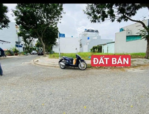 lô góc 2 mt nhựa kdc đường 10 trung tâm tt bến lức, long an