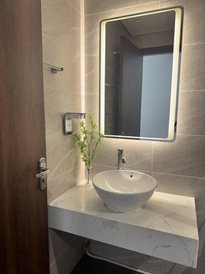 chính chủ cần bán căn hộ 2 ngủ tại bình minh garden. đức giang.