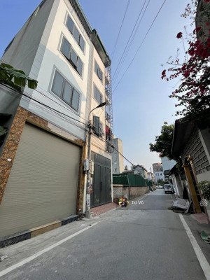 nhà trục làng di trạch ô tô tránh, có thể kinh doanh buôn bán ,cách đường vành đai 3.5 khoảng 500m