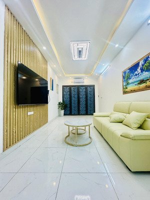 p. văn miếu, hơn 8 tỷ, sổ đỏ 46m2, tặng full nội thất, quá rẻ. xem ngay!!! 