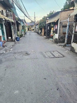 hàng hiếm 250m2 trung tâm dĩ an cũ mặt tiền lô góc kd đỉnh chỉ 50tr/m2