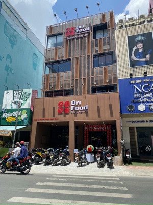 bán nhà mt nguyễn gia trí q. bình thạnh - (8.5m x 21m - 172m2) - hđt 165 triệu/tháng - giá 72 tỷ