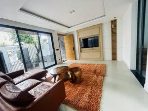 cho thuê vila2 tầng sân vườn , hồ bơi khu phố tây an thượng , gồm :6 phòng full nội thất đẹp