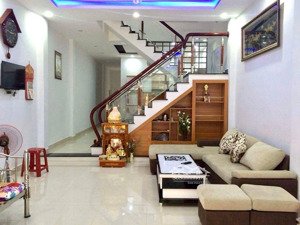 bán gấp nhà sơn trà 77m2 x 3t, gần cầu rồng, hơn 1km tới biển mỹ khê, tiện ích ngập tràn.