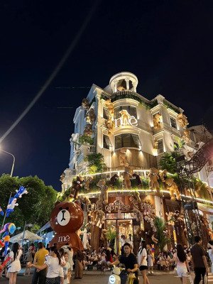 cho thuê nhà mặt phố huỳnh thúc kháng-đống đa,dt:70m2x5 tầng,mt:11m.kinh doanh mọi mô hình