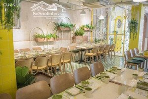 hot siêu phẩm hiếm có tại phố trung hoà. diện tích rộng phù hợp nhiều mô hình như nhà hàng,siêu thị