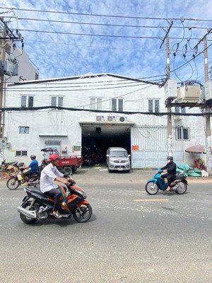 bán nhà kho: 18 x 42m (760m2) mt đường 24m bình trị đông