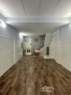 nhà mặt tiền kinh doanh và ở, khu vực đông dân cư, trường học 3 cấp,khu vực chợ lớn tiện kinh doanh