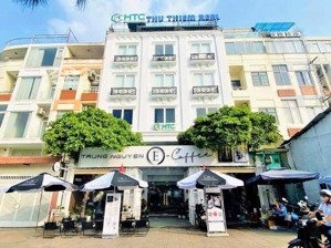 bán gấp nhà mtkd ngay đài truyền hình htv (6.8m x 22m) nở hậu - sẵn dòng tiền