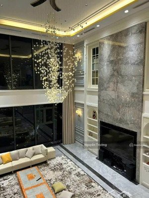 bán 2 căn penthouse 350m2 và 450m2, 4 ngủ 4vs, full nội thất, có sân vườn, chung cư golden palace