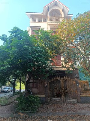 biệt thự thạch bàn: 100m2 4 tầng thang máy, đường ô tô tránh 28 tỷ