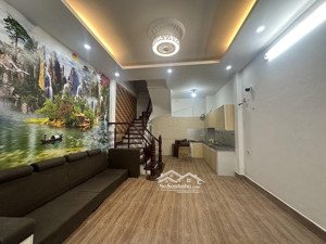 bán nhà cầu giấy, 40m2, 4 ngủ - gần phố, sáng thoáng, sổ đỏ chính chủ, vuông đẹp, 10.5 tỷ.
