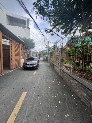 chủ giảm 1 tỷ nhà đường số 30 bình trưng đông 94m² 1 trệt 2 lầu chỉ 9 tỷ