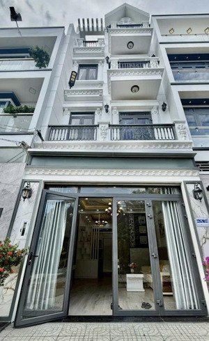 nhà 3 tầng, sổ sẵn đường phạm ngọc thạch-q3 cần ra bán nhanh giá 4.890tỷ/ 81,3m2. cho thuê 27tr