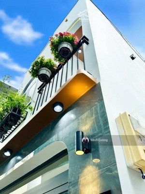 siêu phẩm bạch đằng, bình thạnh, 33m2 vuông vức, 2 tầng 3pn, full nội thất, sát mặt tiền, chỉ 5.3tỷ