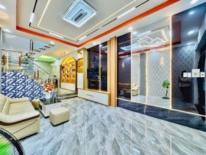 nhỉnh 7 tỷ. nhà đẹp 3 tầng, 4x17,5m. hxh sát mt hùynh văn nghệ, p12, gò vấp.
ngay chợ phạm văn bạch