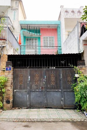 nhà mặt tiền đường số 2_mã lò_ bình tân
diện tích : 4m*18m trệt , lầu, 4 phòng ngủ , 2 nhà sinh