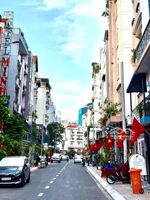 cho thuê phòng đường bạch đằng gần sân bay tân sơn nhất ở lâu dài dt: 30m2 đầy đủ nội thất