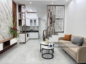 chính chủ cần bán căn nhà việt hưng long biên 33m2 5t full nội thất gần bigc gần cầu trần hưng đạo