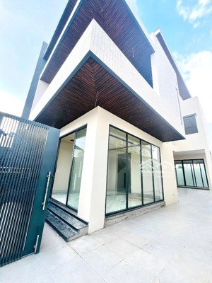 cho thuê biệt thự 210 m2 , 4 phòng ngủ khu dân cư hưng phú 1 cần thơ