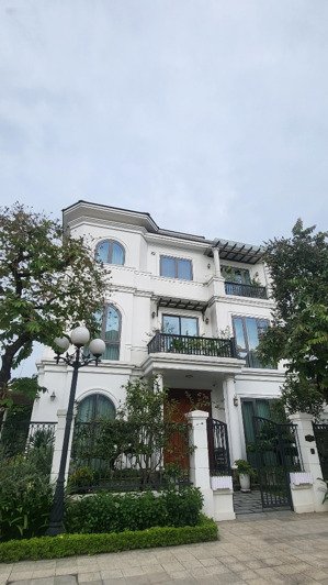 chủ cũ nhờ bán giúp biệt thự vinhomes green villas diện tích 279m2 gần công viên, giá tốt bán nhanh