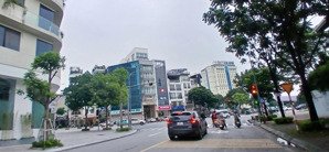 chính chủ bán nhà phố nguyễn văn cừ. hồng tiến.ô tô đỗ cửa. 2 thoáng trước sau .full nt.