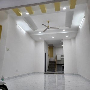 cho thuê nhà mặt góc cực kì thoáng mát, ngay ngã 3 tân sơn thuân tiện di chuyển sang cách quận khác