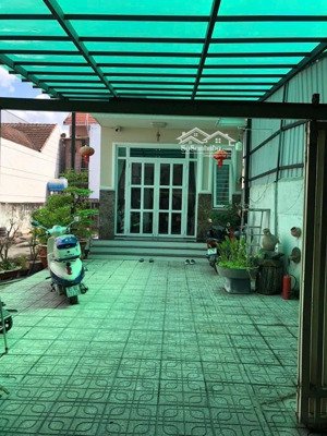 mặt tiền kinh doanh đường phú lợi_ phú hòa
diện tích 550m2 . ngang 13m nở hậu 14m dài 44m thổ cư 15