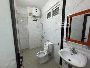 đầu lĩnh nam 33m mt 4m lô góc 2 thoáng nhà 5 tầng 4 ngủ giá chỉ 7.4 tỷ