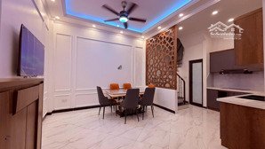 có 1 0 2! văn cao, ngõ thông kd, 30m ra ô tô, 1phút ra phố, trước nhà 3 gác đua, xây mới, sân xe