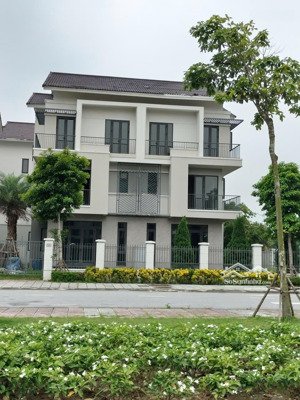 biệt thự ven sông ,đón sóng hạ tầng,ga metro,cao tốc gia bình ,giá fo,ân hạn lãi suất 18