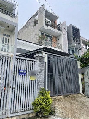 nhà 2 tầng, 93m2, hẻm xe hơi, trung tâm trường thọ thủ đức, 3pn, sổ vuông hoàn công.