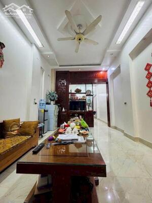 Bán nhà 4 tầng mặt phố Lý Công Uẩn, ph Lê Thanh Nghị, TP HD, 63.7m2, mt 4m, 4 ngủ, 3 vs