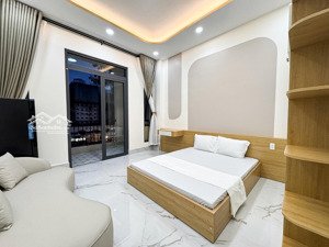 cho thuê chdv 2pn ban công , máy giặt riêng ngay trung tâm q4 , sát q1, q7 ,