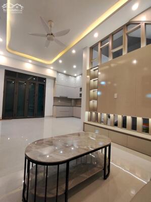 Bán căn nhà góc 3 tầng phố Hàn Giang, ph Quang Trung, TP HD, 46.8m2, 3 ngủ, 3 vs, KD nhỏ