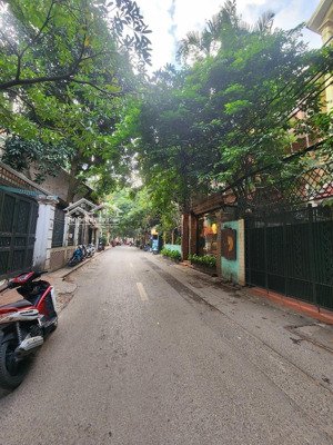 hàng biệt thự phố - 3 mặt thoáng - mặt trước kd - mặt sau view hồ tây - sân vườn