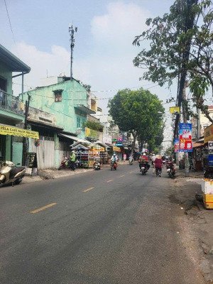 bán nhà mặt tiền kinh doanh lạc long quân quận 11 , dt 3,4x11m giá 5.1 tỷ( giá trong tuần)tb1.2