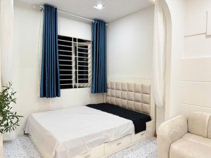 cho thuê căn hộ dịch vụ gần ngã tư phú nhuận gần quận 1,quận 3 cửa sổ lớn phan đình phùng phú nhuận