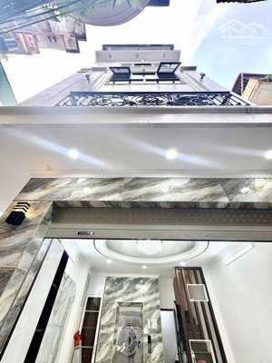 bán nhà phố hoàng hoa thám
nhà đẹp thang máy ở ngay
diện tích 50 m2 mặt tiền 5 mét
giá 12.5 tỷ