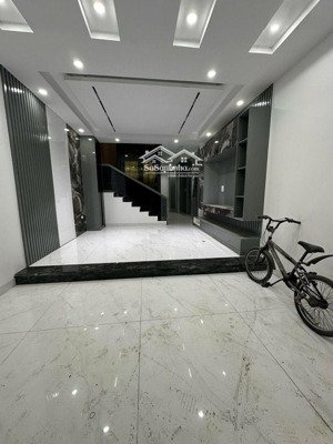 bán nhà 12.4 tỷ phố tân ấp dt 60m2 5 tầng thang máy
mt 4.2m nhà mới ở luôn nội thất lung linh