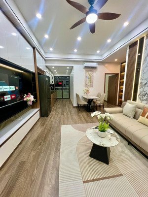 rất hiếm căn hộ 82m2, 3pn, tại ct2 bắc linh đàm căn góc đẹp, view mường thanh, giá:5,82tỷ, cực hot.