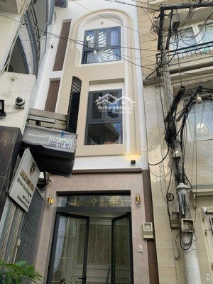 chỉ 10 tỷ nhà 4x11 đúc 4 tấm ngay sát mặt tiền đường lê hồng phong hẻm xe hơi tránh nhau khu vip