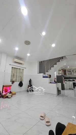 nhà hxt - bùi đình tuý - 4x10m - trệt lầu - 2pn 2wc - 12 triệu tl - hằng xem nhà