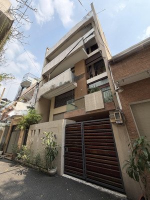 biệt thự phan xích long - dt to 102m - ngang 8m - nội thất nhập khẩu - 5 tầng - vào ở ngay