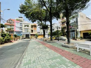 bán gấp- nhà 2 tầng mới đẹp - hxh - gần chợ đầu mối - dt: 100m2 - giá 5,4 tỷ