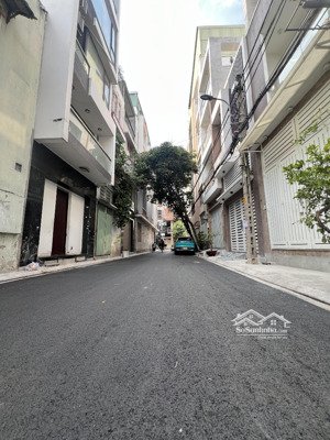 cách 300m ra nguyễn hồng đào, 4 tầng 78m2 (4.5x18m), ô tô ngủ nhà, nhà đẹp