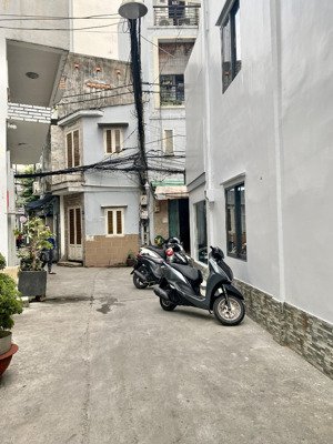 * hiếm * căn góc đẹp cmt8 q10 - hẻm 5m, 44m2 (4x11) 2pn 2pc - chỉ 7.2 tỷ